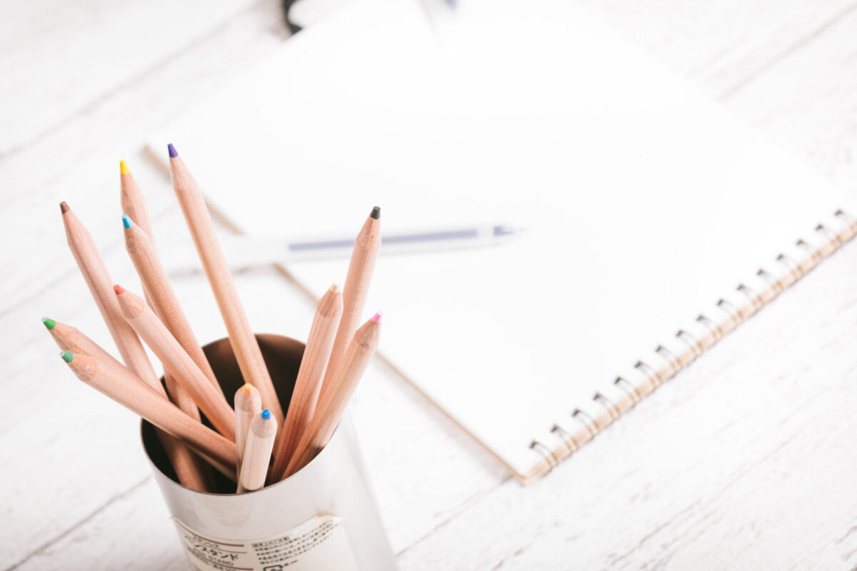 受験勉強用の筆記具とノート