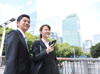 試験を受けてきた新入社員